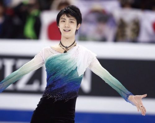 中国の羽生結弦ファンが衣装の色に合わせて作った扇子が美しい。